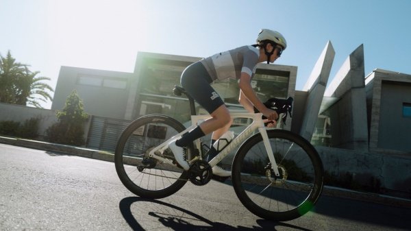 Лето - время велогонок и ультратонких джерси